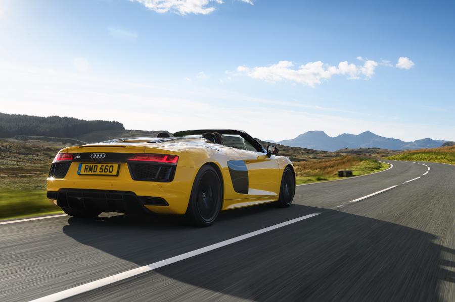  Audi R8 Spyder V10 2016 года  (UK) (фото 13 из 40)